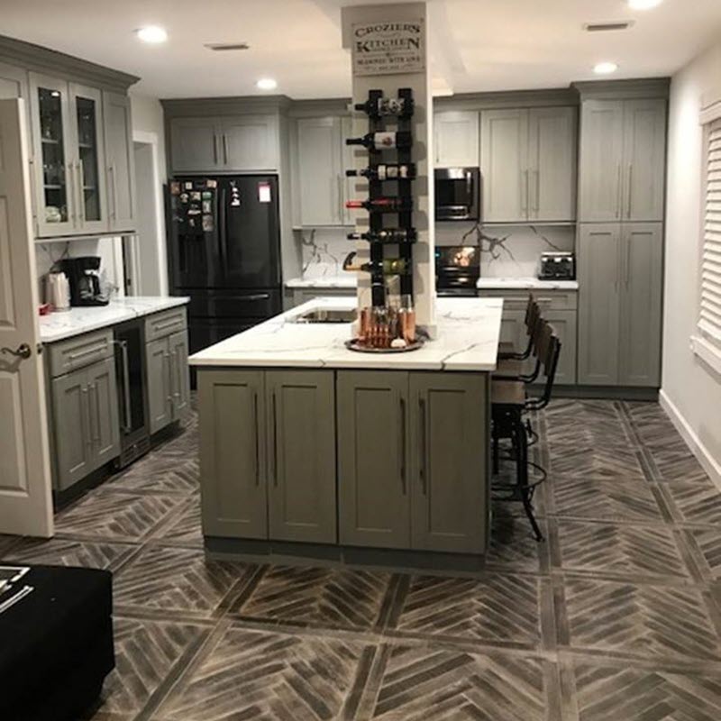 This kitchen design uses Forevermark's Nova Light Grey Shaker Cabinet.
